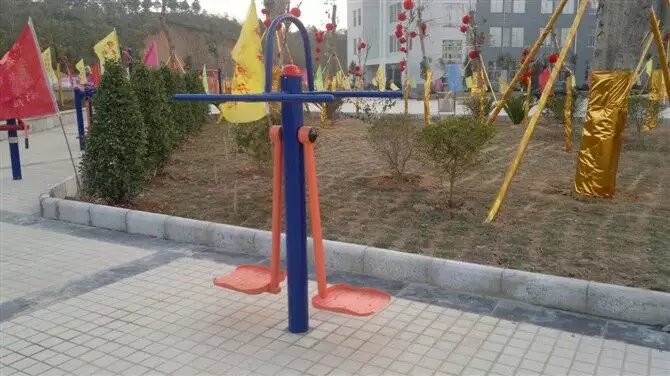 小區(qū)里常用的健身器材 小區(qū)里常用的健身器材