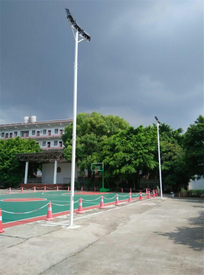 球場燈桿