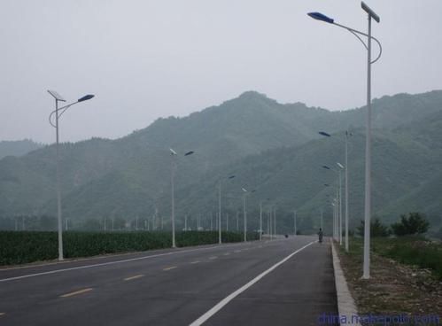 新農(nóng)村太陽(yáng)能路燈安裝
